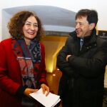 La alcaldesa de Ponferrada, Gloria Fernández Merayo, junto al comisario de la Policía nacional y jefe del área de estrategia y prospectiva, José Luis Serrano Merino, durante su visita a Ponferrada