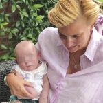 Don Juan Carlos, padrino en el bautizo del hijo de María Zurita