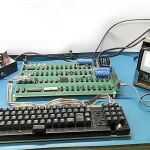 Una casa de subastas de Boston espera alcanzar 600.000 dólares por este prototipo hecho a mano por Steve Jobs y Steve Wozniak en 1976