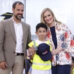 Cristina Cifuentes con el pequeño Yousef