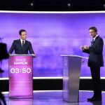 Manuel Valls y Benoit Hamon durante un debate