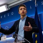 Íñigo Errejón anunciaba ayer en el Congreso que renunciaba a su acta de diputado pero que no abandonaba su cargo orgánico en Podemos