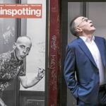 El director, en la imagen durante la presentación de su filme en Madrid, regresa al mundo de Renton, Begbie, Simon y Spud en un intento por recuperar una frescura y una juventud que no rezuma esta secuela, que, sin embargo, rescata parte de la banda sonora de la primera entrega