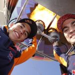 Marc Márquez y Dani Pedrosa viajan a Montmeló en globo