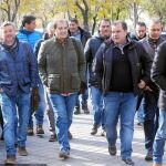 Representantes sindicales, el pasado noviembre, cuando entregaron en el Ministerio un escrito pidiendo soluciones