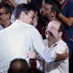 El líder del PSOE, Pedro Sánchez, con el líder del PSC, Miquel Iceta