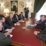 Jesús Manuel Sánchez Cabrera y José Luis Rivas, se reúnen con el presidente de la AECC en Ávila, Ignacio Paradinas