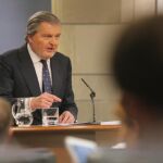 El portavoz del Gobierno, Íñigo Méndez de Vigo, durante la rueda de prensa posterior al Consejo de Ministros