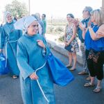 Las religiosas de la congregación de Iesu Communio, ayer, durante la visita del que será el nuevo convento para 50 de ellas en Godella (Valencia)