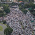 Vista general de la multitudinaria manifestación hoy, miércoles 26 de octubre de 2016, denominada "Toma de Venezuela".