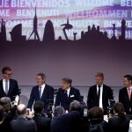 El presidente de Seat, Luca de Meo (c), junto al resto del consejo de administración de la compañía automovilística, durante la rueda de prensa que han ofrecido hoy en Barcelona.