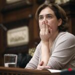 La alcaldesa de Barcelona, Ada Colau, durante el primer pleno del mandato