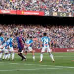 Messi marcó de falta el primer gol del Barcelona