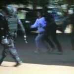 Imagen de imagen de la salida de un rehén del hotel