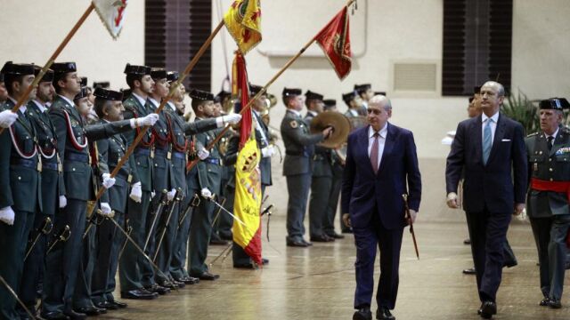 Jorge Fernández Díaz ha presidido hoy la entrega de despachos a 201 nuevos tenientes de la escala de oficiales de la Guardia Civil.