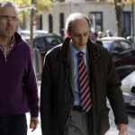 Ignacio Palacios,iz., ex jefe de gabinete y presunto testaferro de Francisco Granados, a su salida de la Audiencia Nacional