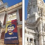 «Leopoldo, libertad ya» ocupaba ayer la fachada de la Real Casa de Correos. «Welcome Refugees» está en Cibeles desde el pasado mes de septiembre
