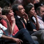 Sánchez, atento a la intervención de Luis Tudanca