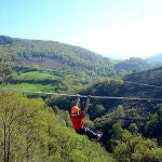 Muere en un parque de aventuras de Navarra en la atracción «El Péndulo»