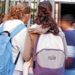El bullying» es cualquier forma de maltrato psicológico, verbal o físico producido entre estudiantes