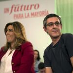 Eduardo Madina junto a la secretaria general del PSOE de Andalucía y presidenta de la Junta, Susana Díaz, en un encuentro con jóvenes en el municipio jienense de Jódar, el pasado día 15