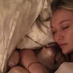 Hilary Duff, junto a su bulldog francés