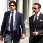 Enrique Ponce y Javier Conde, a su llegada al tanatorio