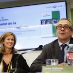El director general del Instituto Cerdà, Carlos Cabrera, y la presidenta de la Fundación Cotec, Cristina Garmendia, durante la presentación hoy del estudio "El valor de la innovación conjunta: análisis de la innovación de los interproveedores de Mercadona entre 2012 y 2015"