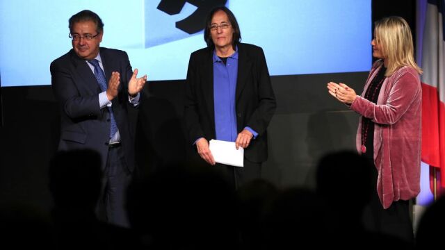 El ministro del Interior, Juan Ignacio Zoido, junto a la presidenta de la AVT, Mari Mar Blanco y la ex magistrada francesa Laurence Le Vert