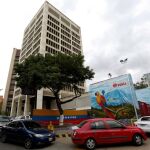 Colas para repostar en una estación de servicio en Caracas, Venezuela