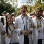 Juan Guaido toma hoy parte en Caracas de una marcha contra el presidente Nicolás Maduro. (AP Photo/Rodrigo Abd)