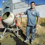 Rubén Pinedo, trabajador de la construcción, dice que el PSOE no le da «confianza»