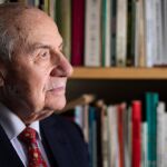 Antonio Marco Botella, en su casa de Zaragoza. Foto: Jesús G. Feria
