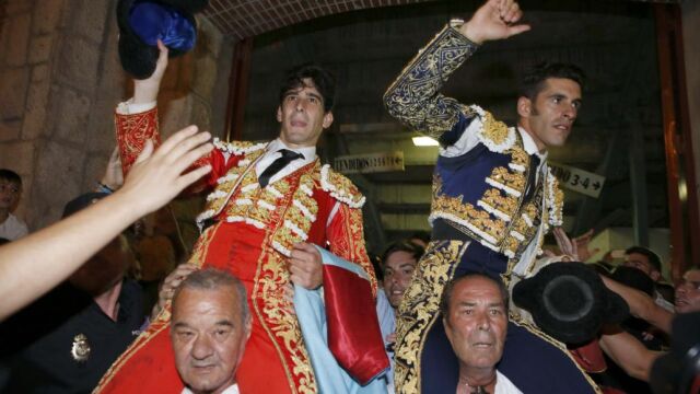 López Simón y Talavante salen a hombros de la plaza de toros de San Sebastián de los Reyes
