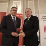 El embajador de Turquía en España Ömer Önhon, recibe el Premio «Mérito Personal»
