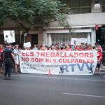 Los trabajadores se manifestaron frente a la sede de RTVV en protesta por el ERE