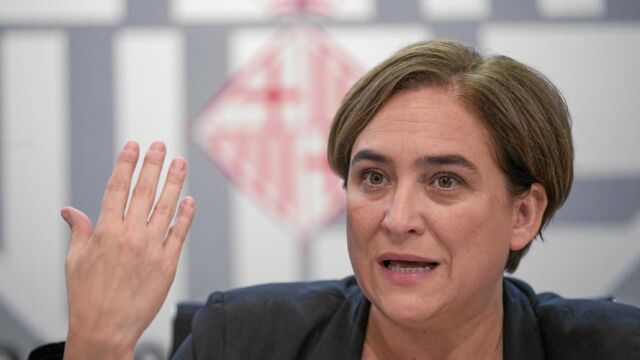 La alcaldesa apuesta por acabar con las «privatizaciones y mercantilización» del sistema sanitario público