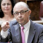 A pesar del control del ministro de Hacienda, Cristóbal Montoro, la deuda de los consistorios sigue siendo superlativa