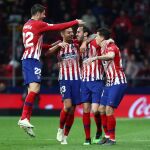 Morata, Vitolo y Correa felicitan a Godín por el gol
