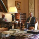El líder socialista portugués, António Costa (izda), durante su reunión con el presidente portugués, Anibal Cavaco Silva