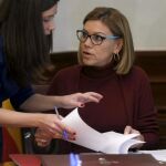 La secretaria general del Partido Popular (PP), María Dolores de Cospedal, durante la formalización de su acta como diputada.