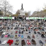 Miles de zapatos en la Plaza de la República