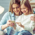 Cuatro de cada diez padres afirman que las pantallas suponen una fuente habitual de conflictos con los hijos