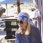 Carmen Lomana en las playas de Tarifa