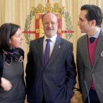 León de la Riva, Mercedes Cantalapiedra y Sandoval presentan el certamen
