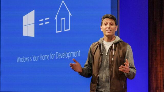 Terry Myerson, vicepresidente ejecutivo de Windows Devices Group en Microsoft, durante la presentación de las novedades