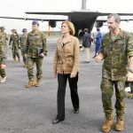 La ministra de Defensa, Cospedal, visitó ayer a las tropas españolas en República Centroafricana