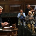 El diputado de Nueva Canarias Pedro Quevedo durante su intervención ayer en el debate de las enmiendas a la totalidad de los presupuestos de 2017