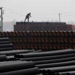 Un trabajador en el área de desarrollo de Xiongan en las afueras de Pekín
