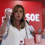 La candidata a secretaria general del PSOE, Susana Díaz, durante el acto público celebrado anoche en el Centro de Exposiciones y Congresos de Campohermoso, en Níjar (Almería)